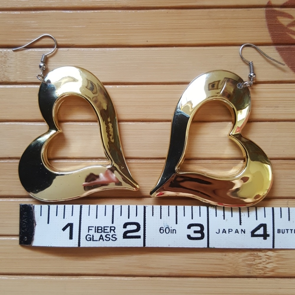 Golden Heart Earrings 💛 - Picture 4 of 8